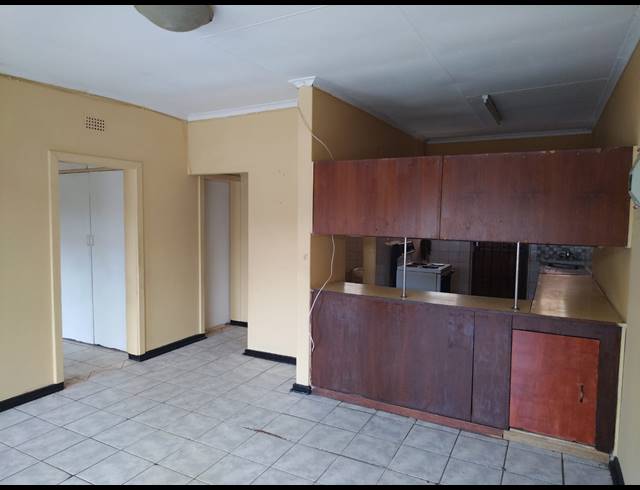 2 BEDROOM APARTMENT FOR SALE IN RUSTENBURG CENTRAL